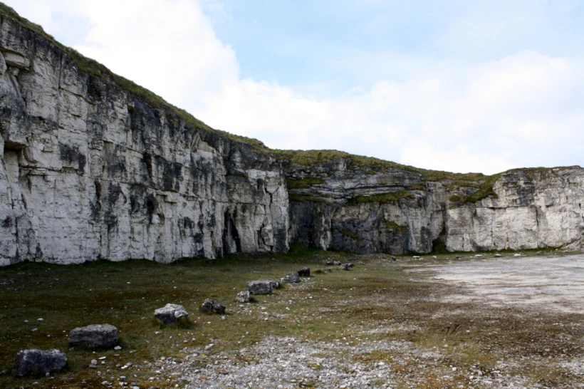 game of thrones mekanları – larrybane quarry – thesarahstory.com