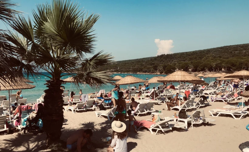 Çeşme Beach'leri: Deniz, Güneş ve Eğlence Dolu Plajlar