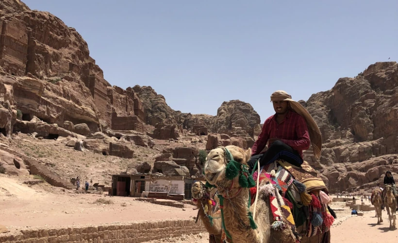 Petra: Ürdün'de Gül Rengi Bir Doğa Harikası