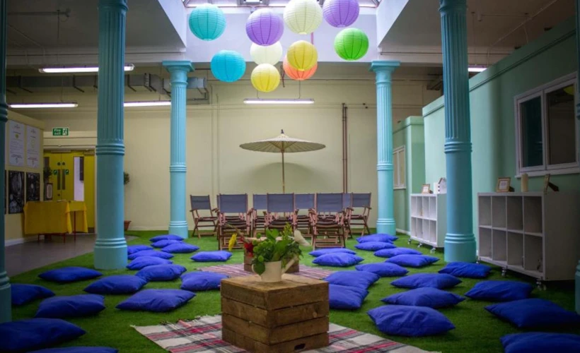 Museum of Happiness: Londra'da Mutluluk Sanatının Peşinde