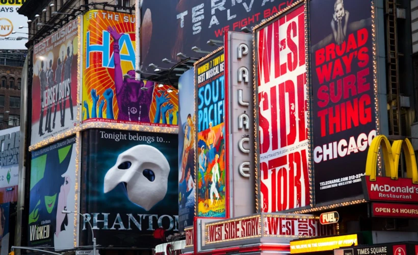 New York Sahnelerinin Renkli Dünyası: Broadway Müzikalleri