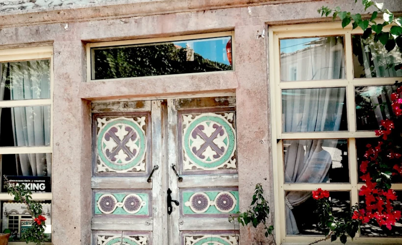 Yeniçarohori: Ayvalık Küçükköy'de Bir Sanat Köyü