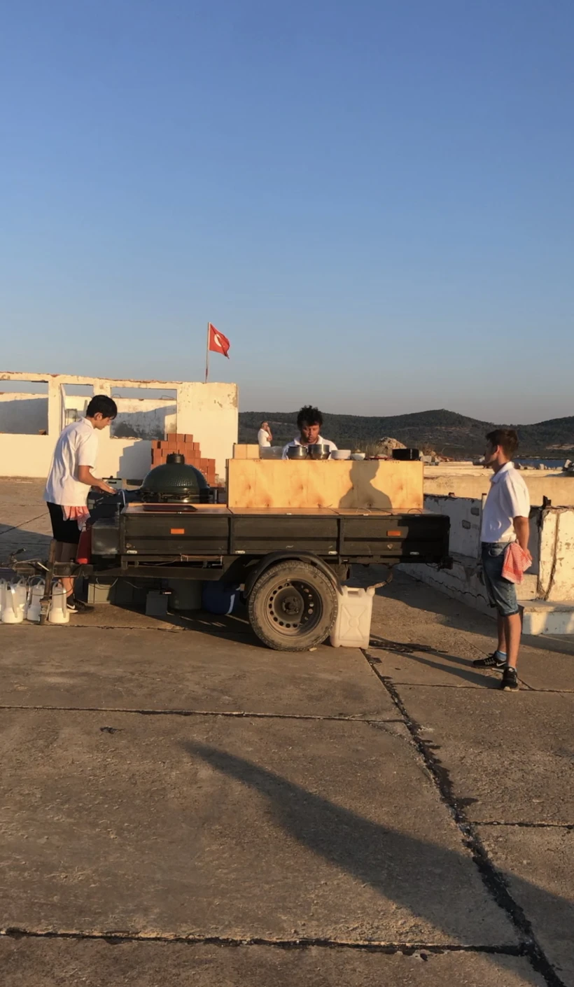 Trata Ayvalık: Her Günü Farklı Bir Noktada Batıran Restoran