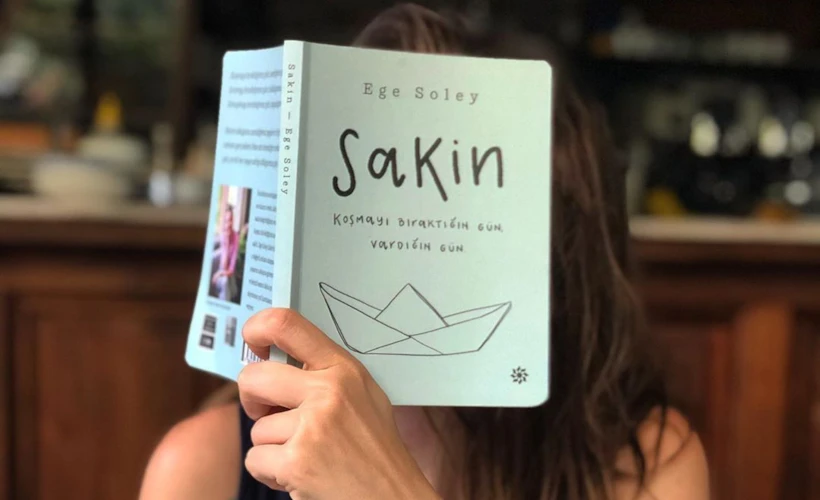 Sakin: Ege Soley ve Koşturmayı Sorgulatan Kitabı
