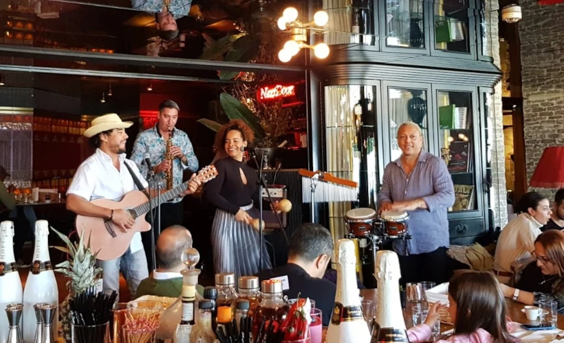 La Boom: Emirgan'da Müzikli Pazar Brunch'ları