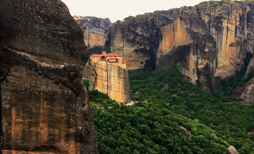 Meteora: Yunanistan'da Mistik Bir Yolculuk