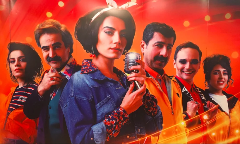 Sevmekten Öldü Desinler