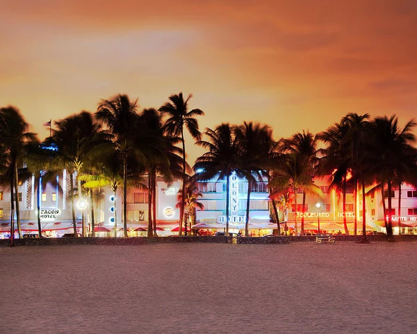 Art Deco: Miami'de Işıklı Bir Mimari Turu