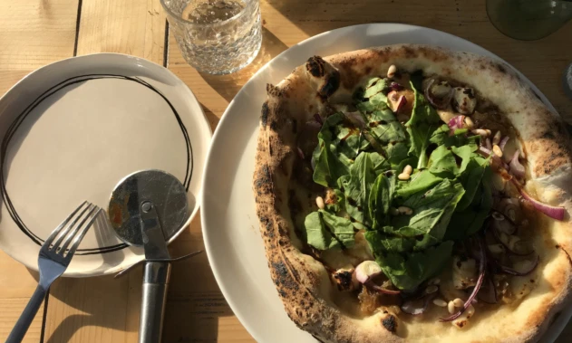 Soğanlı ve Rokalı Pizza