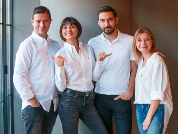 İmza: Bir Tost Ekibi 