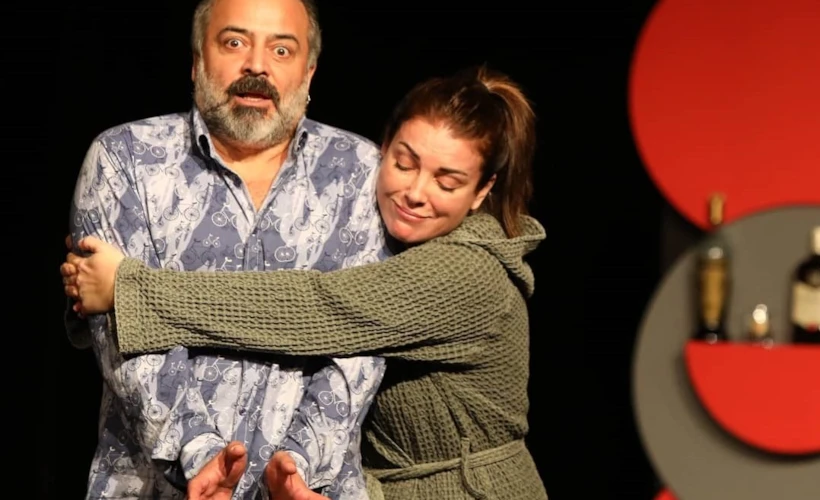 Açık Aile Oyunu: Bir Kadının Özünü Keşfetme Hikayesi
