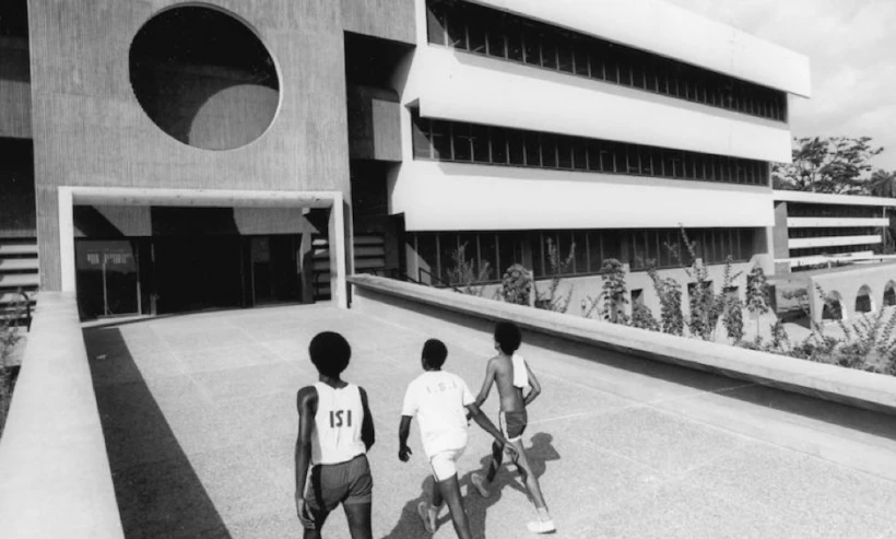 bauhaus imaginista: Uzaklarda. İstanbul