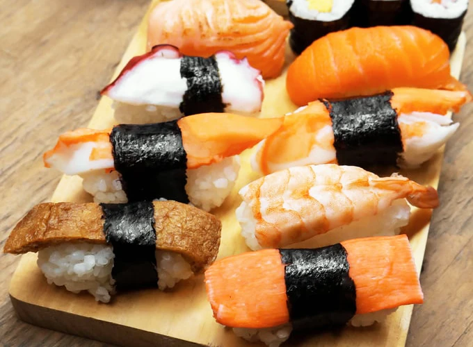 Sushi: Uzak Doğu Mutfağının Efsane Lezzeti Mercek Altında