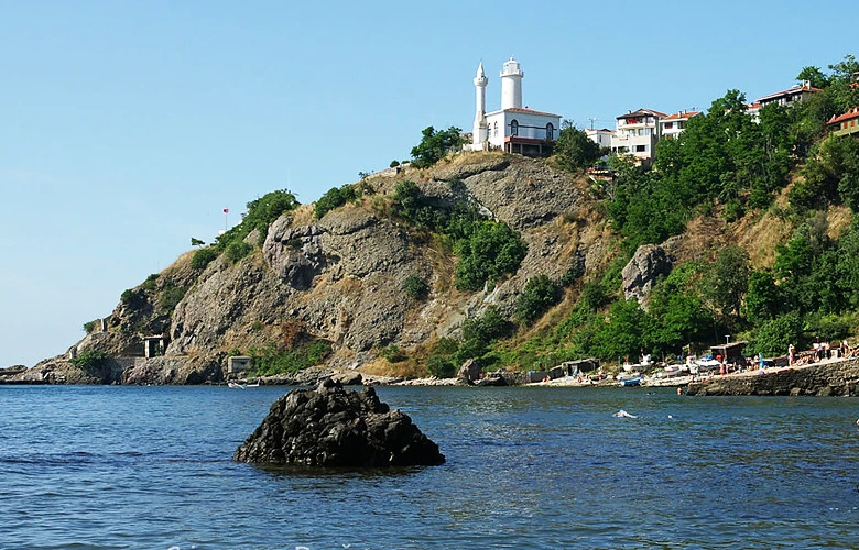 Anadolu Feneri: İstanbul Boğazı'nı ve İçimizi Aydınlatan Yer
