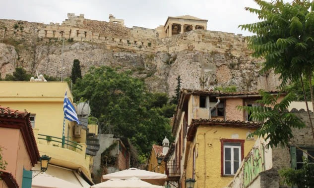  Plaka'dan Acropolis'in Görünüşü