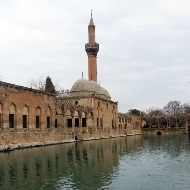 Halilurrahman Cami ve Balıklı Göl 