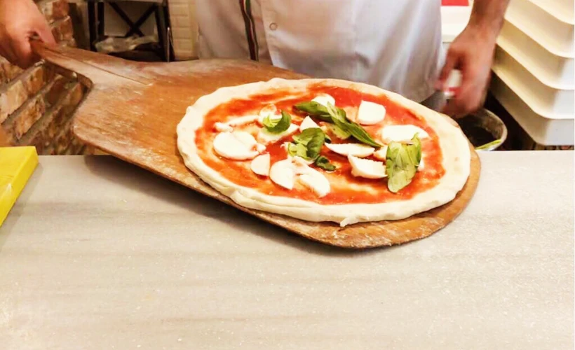 Pizzeria Il Pellicano: Moda'da Bir Napolili
