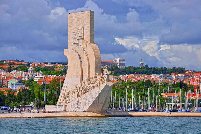 Kaşifler Anıtı