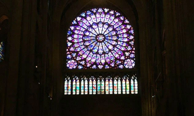  Notre Dame de Paris'te Vitray 