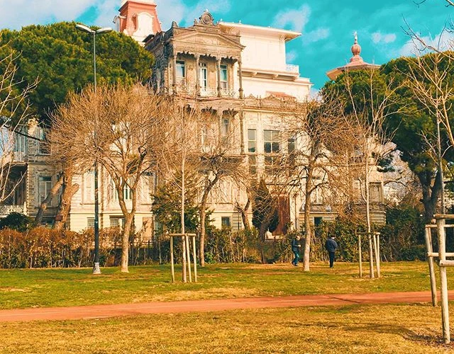 Caddenin Eski Sakinleri: Kalamış’tan Erenköy’e Tarihi Köşkler