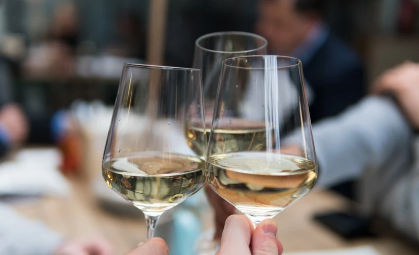 İlkbahara Yakışan Şarap Önerileri: Prosecco'dan Pinot Noir'a