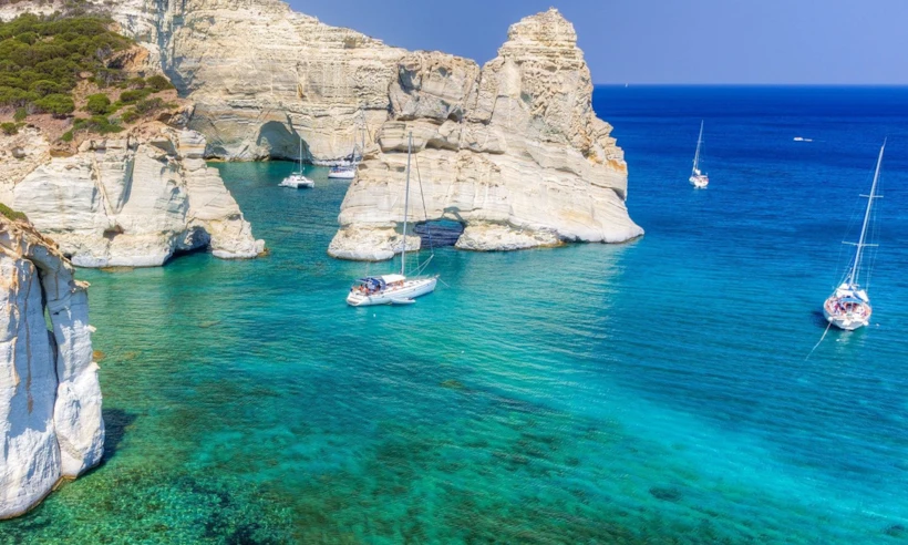 Milos Adası Tekne Turu
