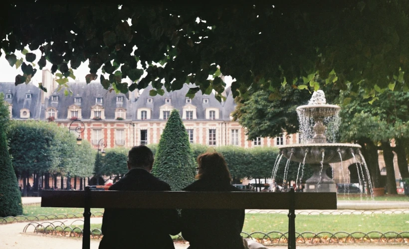 Paris'te Yaşam: Romantik Şehre Farklı Bir Bakış