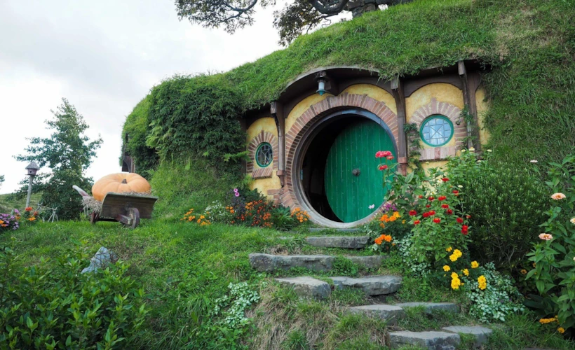 Hobbiton: Toprağa Gömülü Şirin Hobbit Evleri