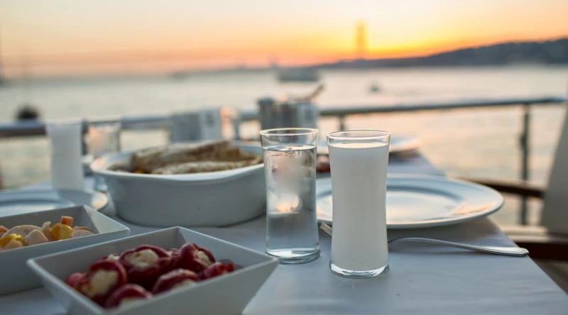 Akşamüstü rakısı