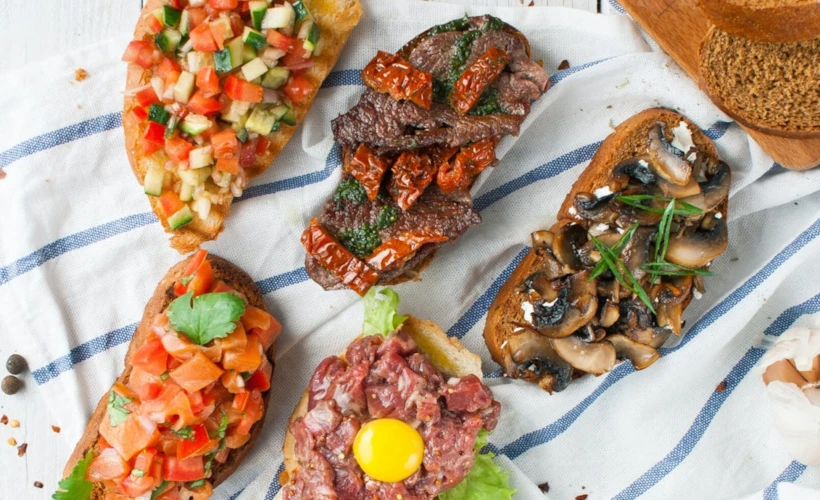 Bruschetta: İtalyan Mutfağının Hafif Atıştırmalığı