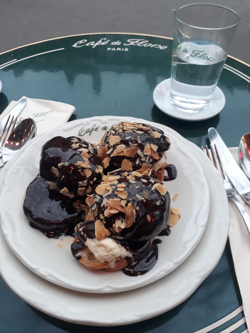 Cafe de Flore'de Profitero