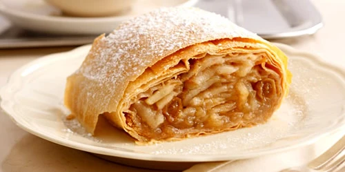 Strudel: Elmalı, Çıtır ve Tatlı Bir Girdap