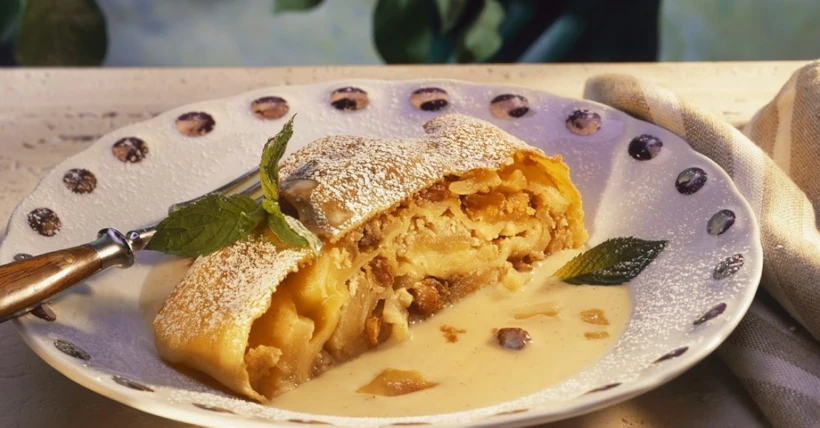 Vanilya Soslu Strudel