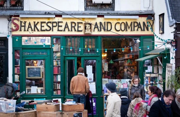 Shakespeare and Company: Bir Kitabevinden Daha Fazlası