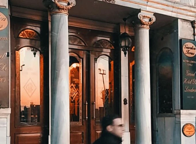 Grand Hotel De Londres: Pera'da Bir Fatih Akın Klasiği
