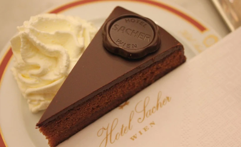 Sachertorte: Tarifi Sır Gibi Saklanan Bir Tatlı