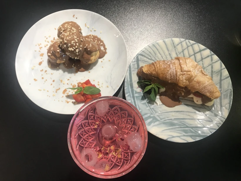 Kruvasan Sandvinç, Reyhan Şerbeti ve Profiterol