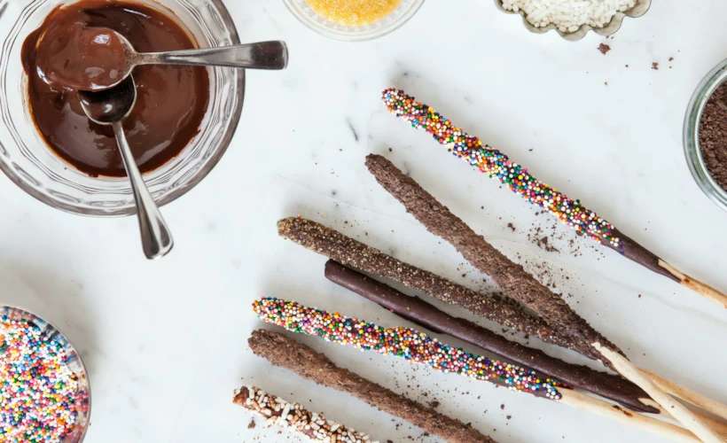 Pepero Günü: Sevgi Paylaşmanın Çikolata Çubuklu Yolu