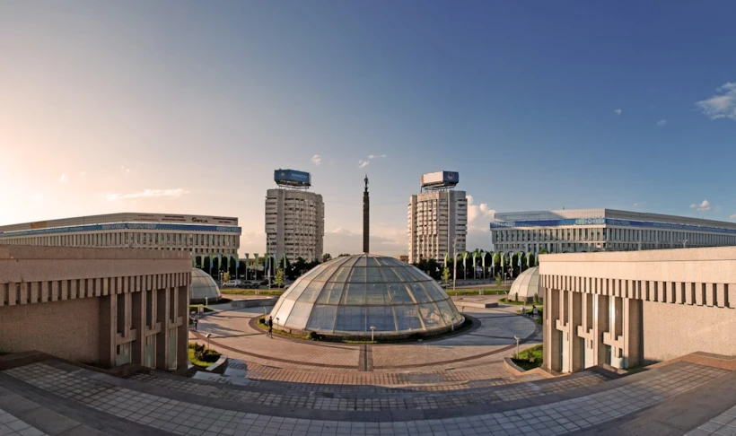 Almatı Cumhuriyet Meydanı 