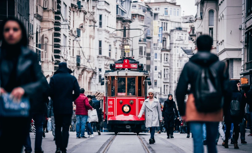İstiklal Caddesi'nden Eminönü'ne: Nostaljik bir Yolculuk