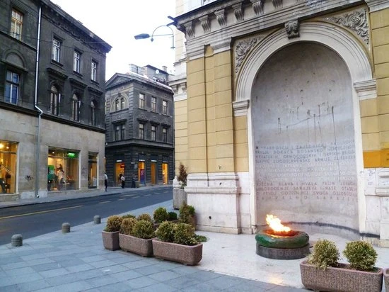 Sönmeyen Ateş 
