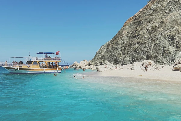 Adrasan: Doğa ile İç İçe Huzurlu Bir Tatil