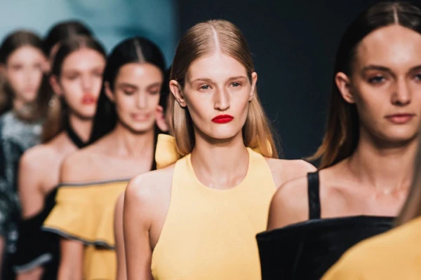 2021 İstanbul Moda Haftası: Günbegün Mercek Altında