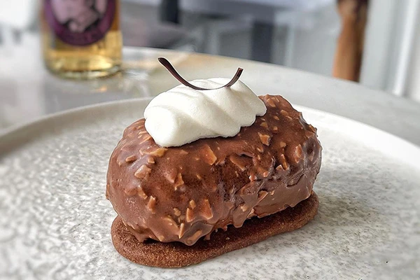 Praline İstanbul: Caddebostan'da Fransız Tatlılarının Adresi