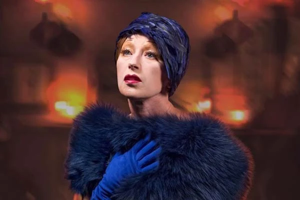 Cindy Sherman: Otoportreleriyle Tanınan Postmodern Sanatçı