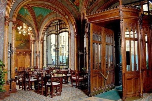 Caru' cu bere: Bükreş'in Tarihine Tanıklık Eden Restoran