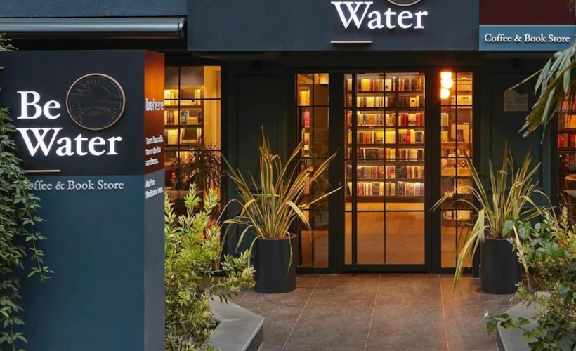 Esra Tellioğlu ile: İzmir'deki Kitap Cafe “Be Water” Üzerine