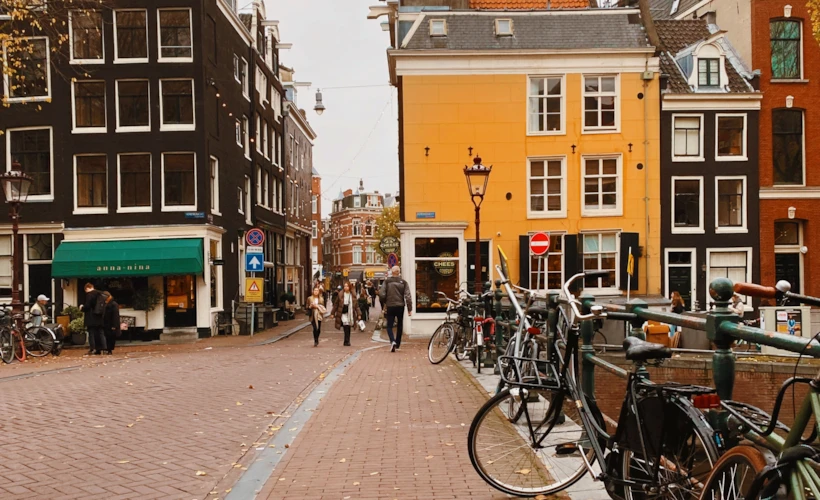Amsterdam Gezi Durakları: Lokalinden Detaylı Bir Rehber
