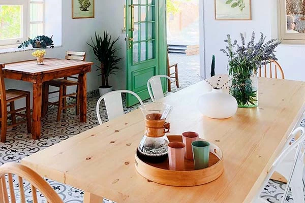 Avlu 124 Coffee Bar: Kayalar Köyü'nde Nick Cave Çalan Kafe