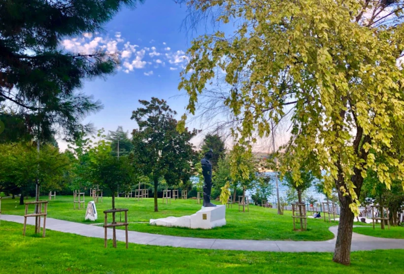 Kuruçeşme Cemil Topuzlu Parkı 
